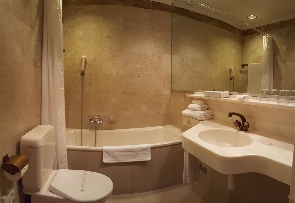 Hotel Fleur-de-Lys La Chaux De Fonds Extérieur photo