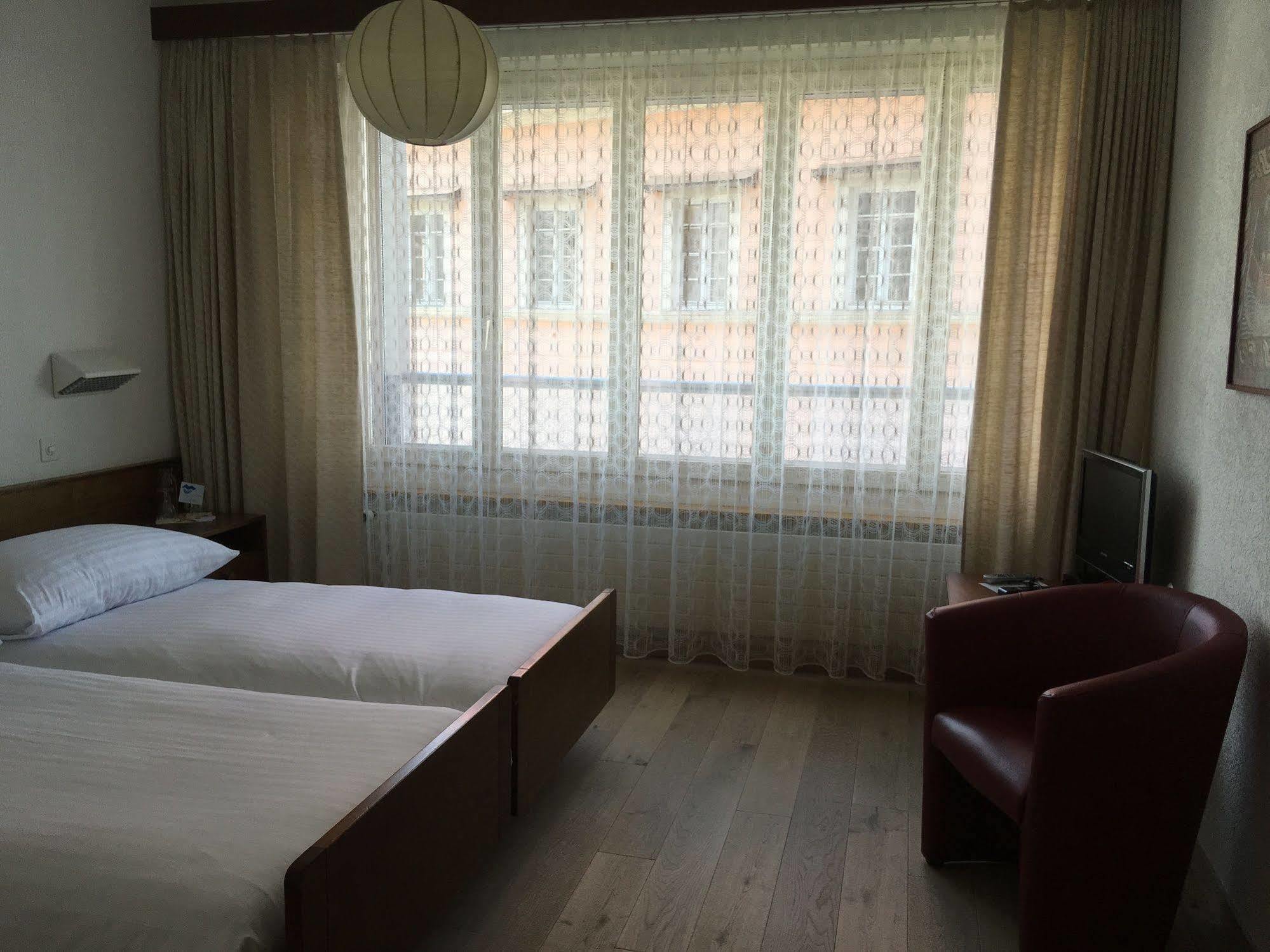 Hotel Fleur-de-Lys La Chaux De Fonds Extérieur photo